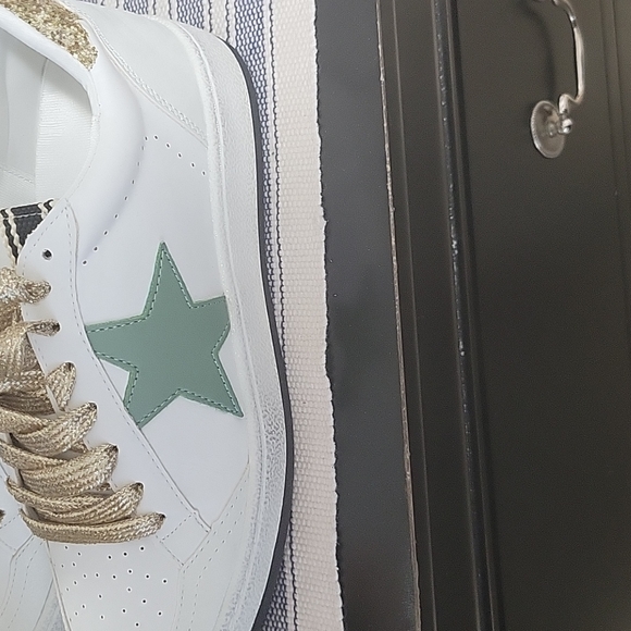 Wore once - Picture 2 of 5